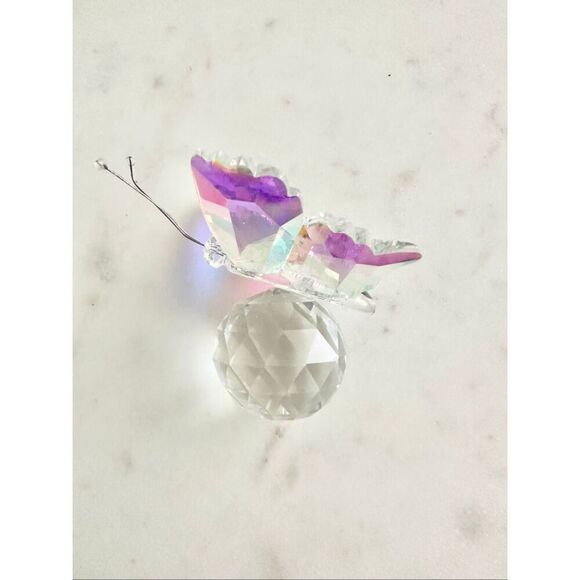 Iridescent glass butterfly decor - Picture 10 of 13
